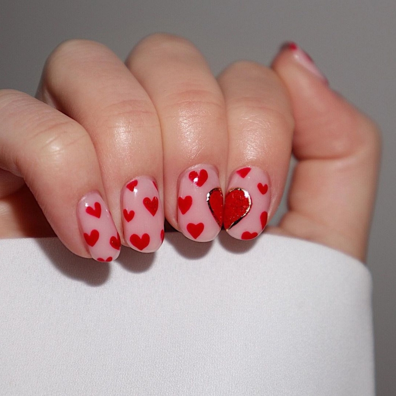 nail art saint valentin facile dessin coeur sur deux ongles
