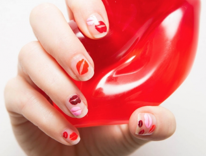 ongle st valentin dessin bissous vernis base transparent nail art