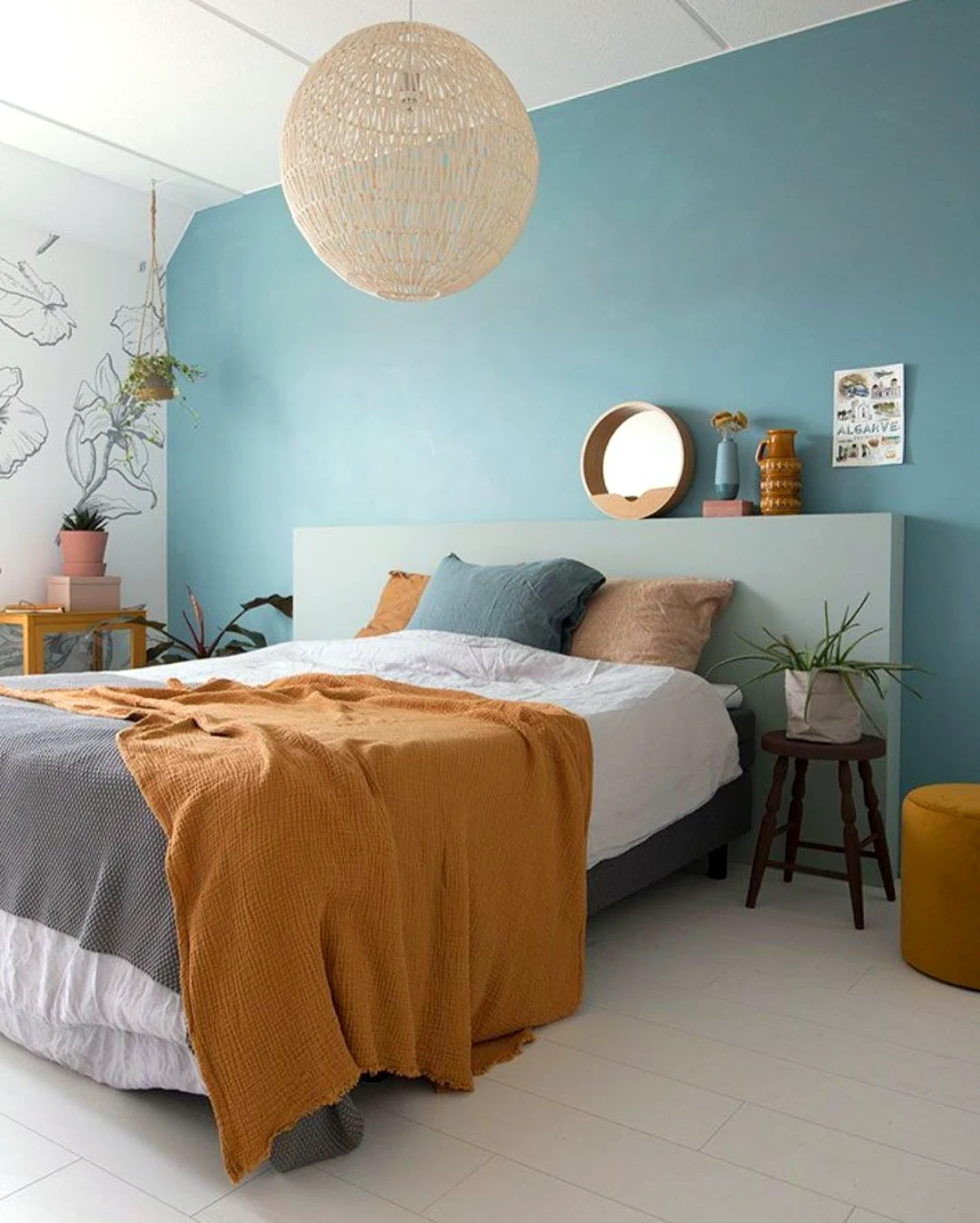 peinture chambre a coucher bleu pastel couverture marron