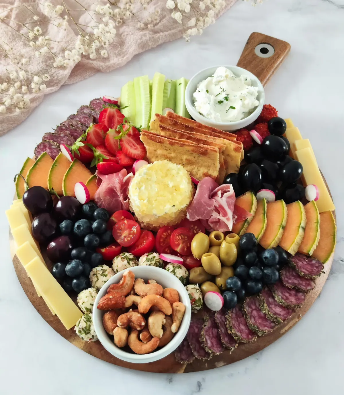 plateau fromage charcuterie noix olives fruits trempette