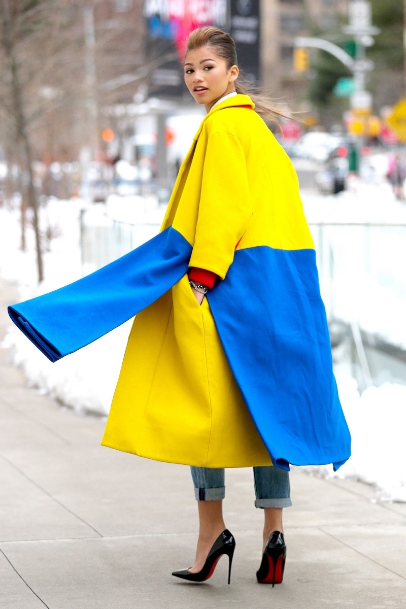 trend spring summer 2022 color block jacket woman zendaya style