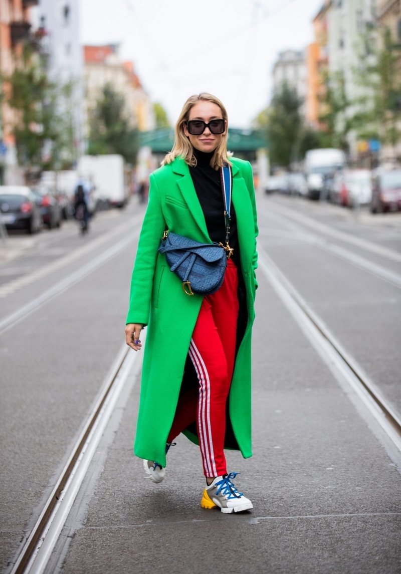 chic outfit woman long green coat red jogging black sweater