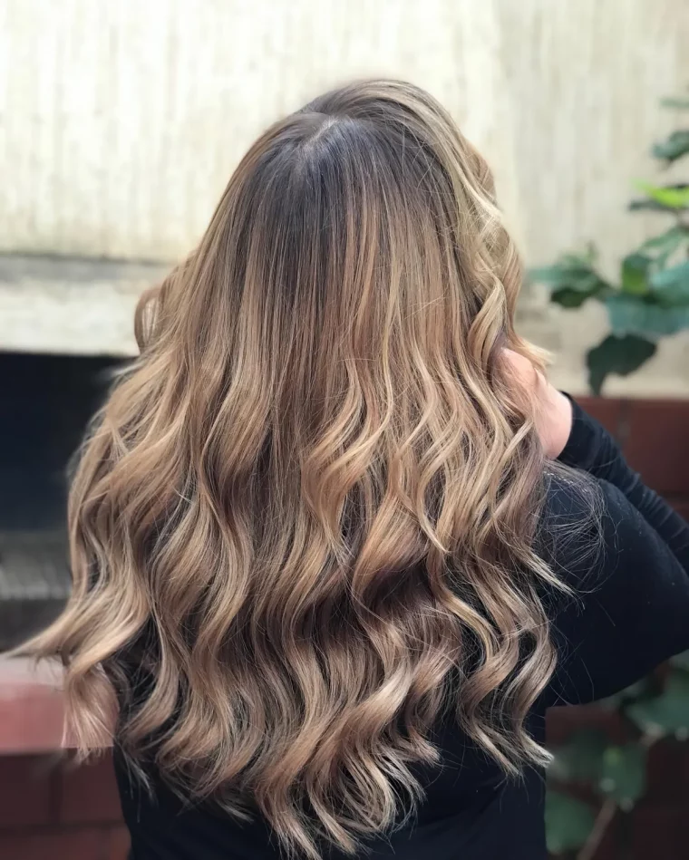 balayage blond miel sur cheveux fonces comment l obtenir