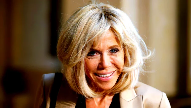 brigitte macron coupe de cheveux avec frange