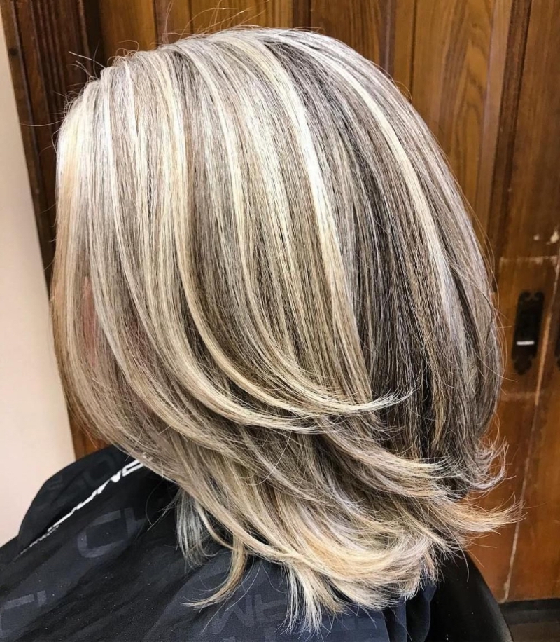 Balayage inversé sur cheveux blancs ou gris : zoom sur la tendance