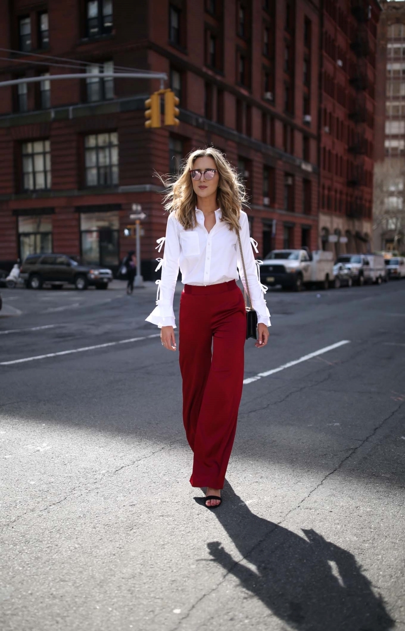 chemise blanche quelles chaussures avec pantalon large rouge