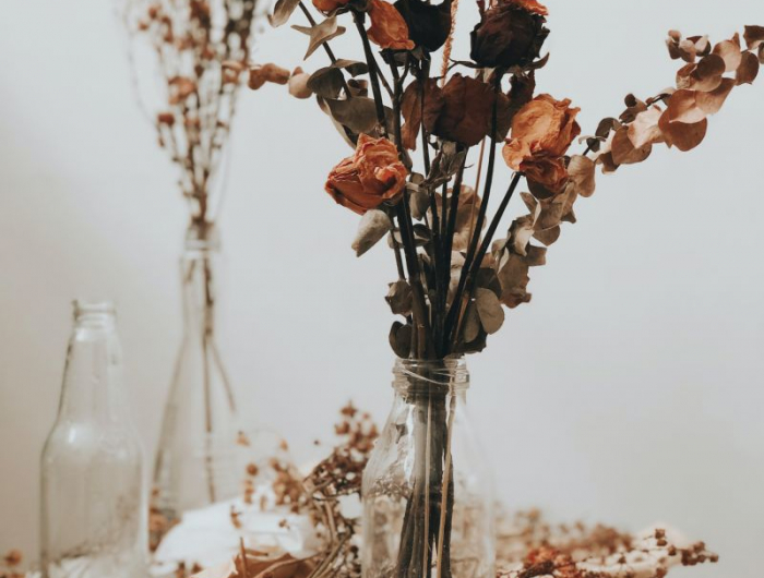 comment entretenir un bouquet de fleurs fleurs sechees dans un vase