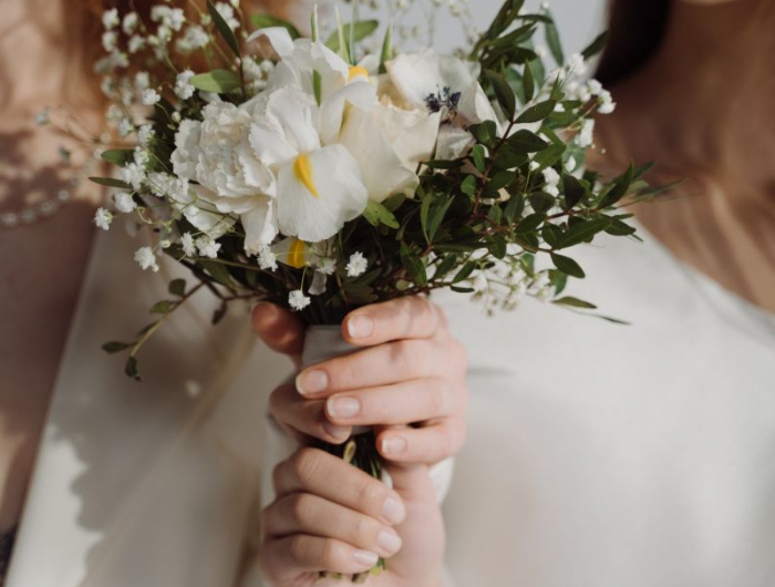 comment récupérer des roses qui baissent la tête une jeune mariée