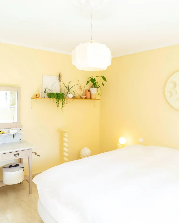 couleur chambre feng shui murs jaunes plafond blanc bureau etagere