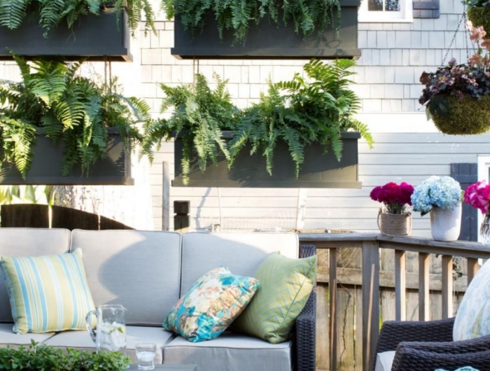 coussins motifs multicolore jardiniere brise vue meubles balcon
