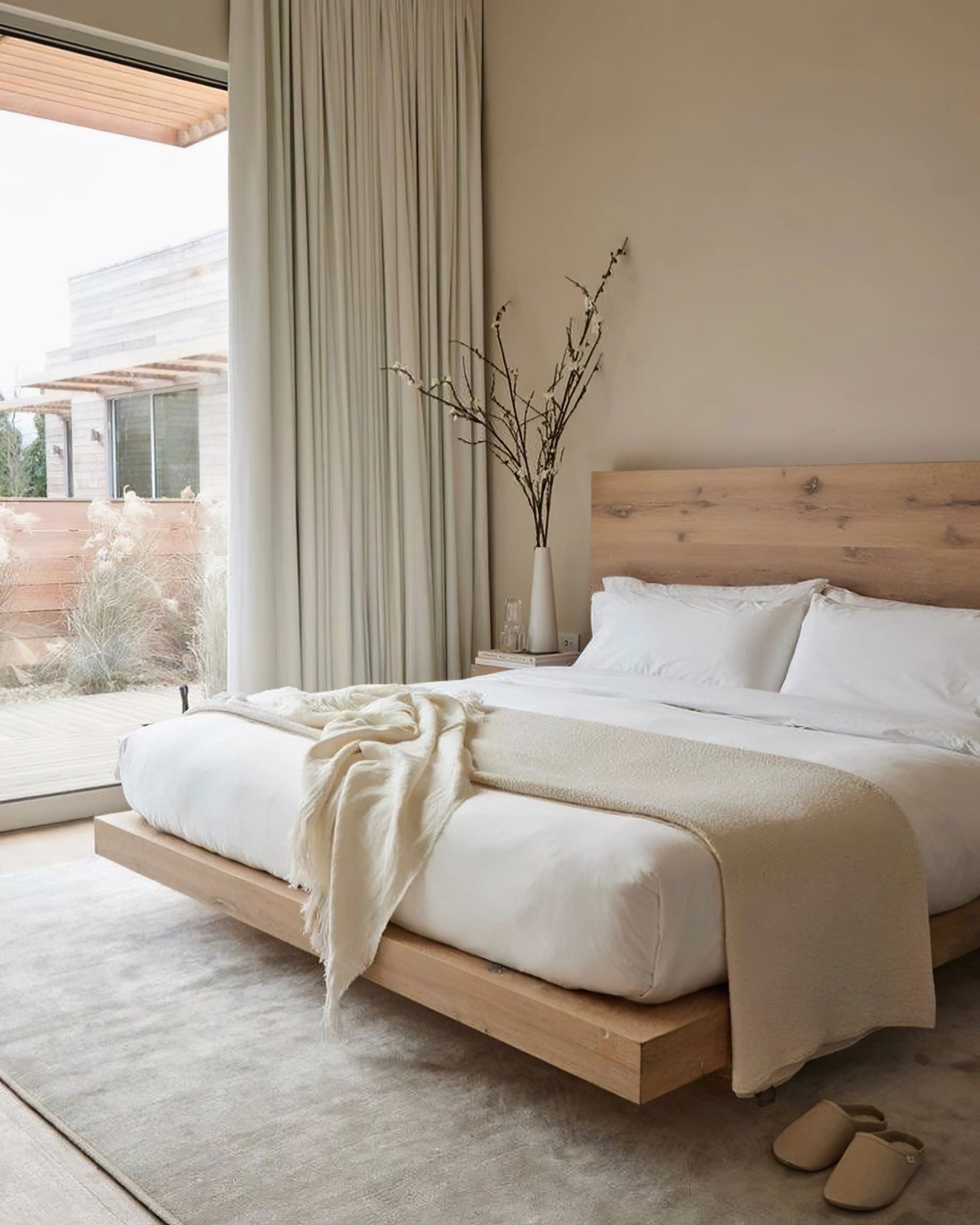 deco chambre adulte materiaux nature tete de lit cadre bois linge de lit blanc