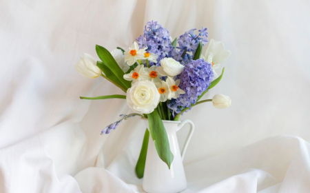 fleur a bulbe exterieur un bouquet de fleurs printanieres dans un vase