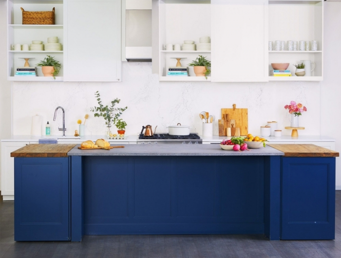 ilot bleu meubles rangement ouvert tendance couleur mur cuisine