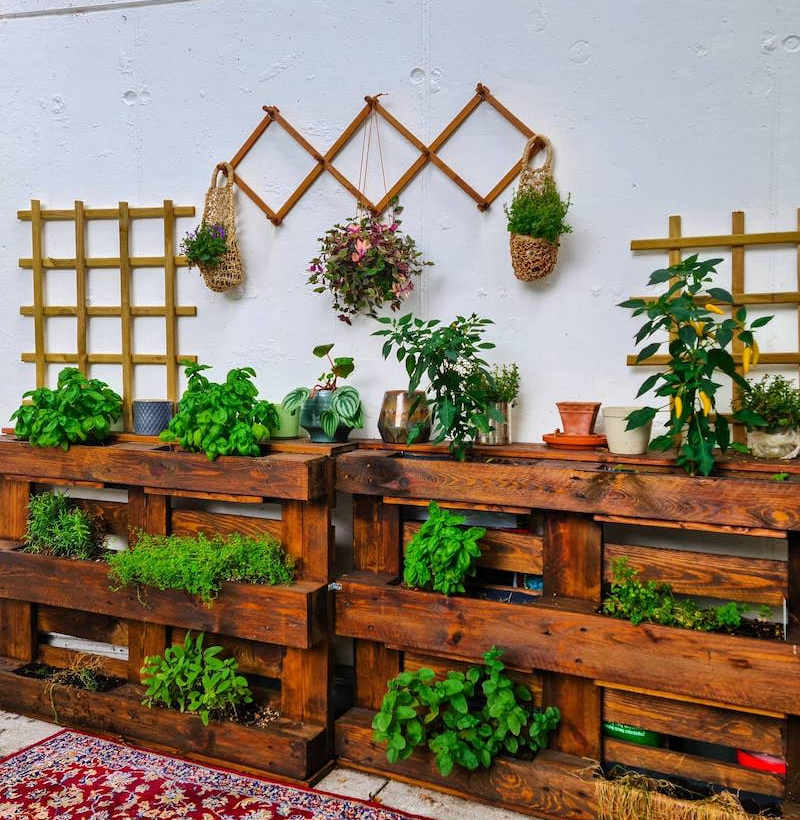 jardiniere en bois de palette pour deco mur exterieur maison