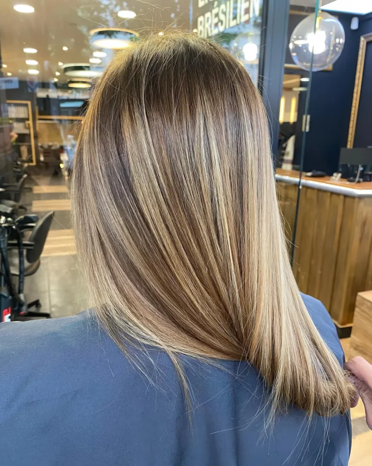 joli balayage blond miel cheveux longs lisses