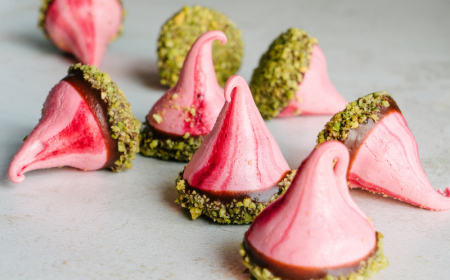 meringues pour les nuls recette de dessert meringue francais couleur rose pistaches et chocolat