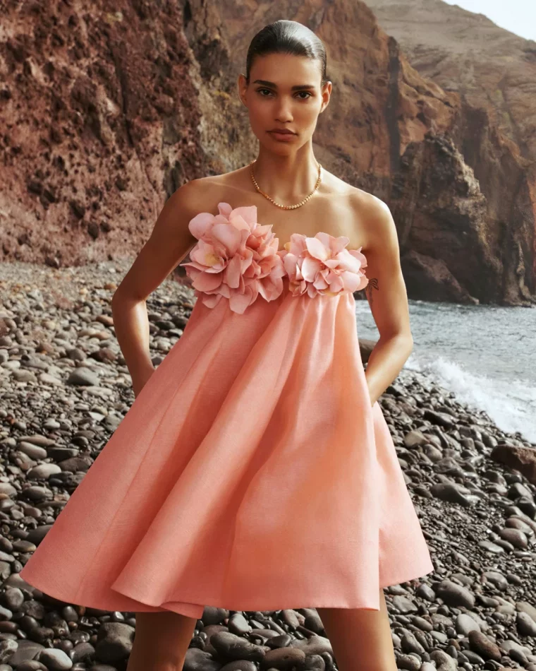 robe courte mariage d ete avec des fleurs femmes petites poitrines