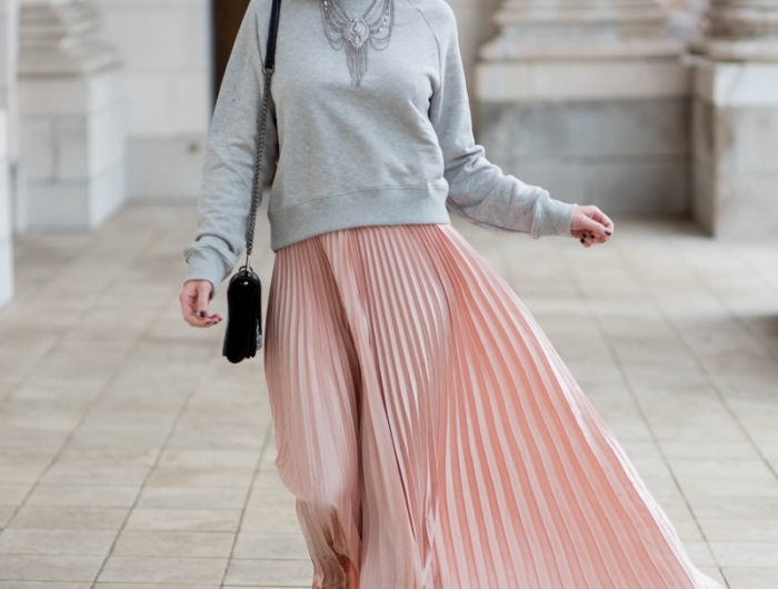 sweatshirt femme gris clair jupe longue plissee couleur rose pastel