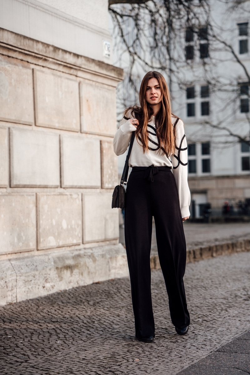 Tenue avec pantalon noir large sale