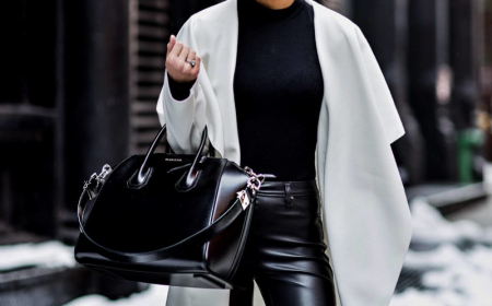 tenue chic femme pantalon en simili cuir top noir manteau gris