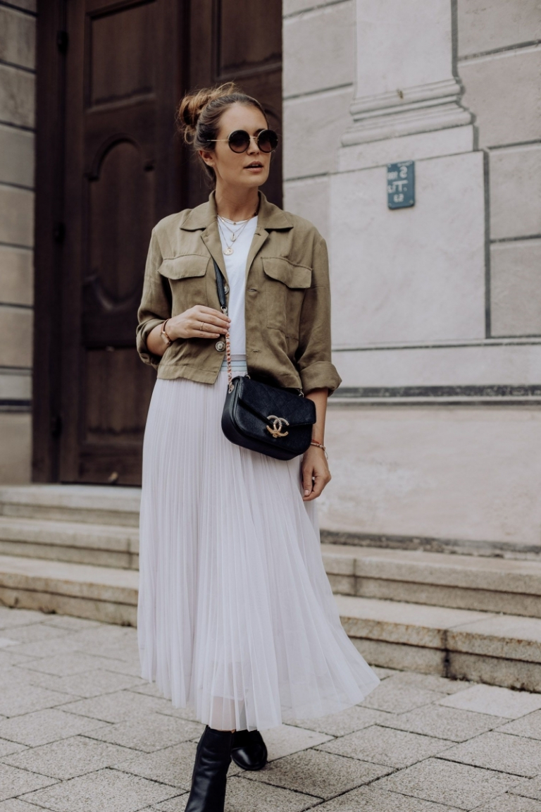 Quelles chaussures porter avec une jupe longue plissée ? Nos conseils pour un look canon ce
