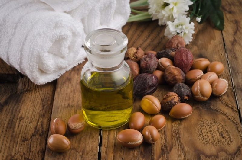 Jojoba grains and a can of oil are the best anti-wrinkle remedy