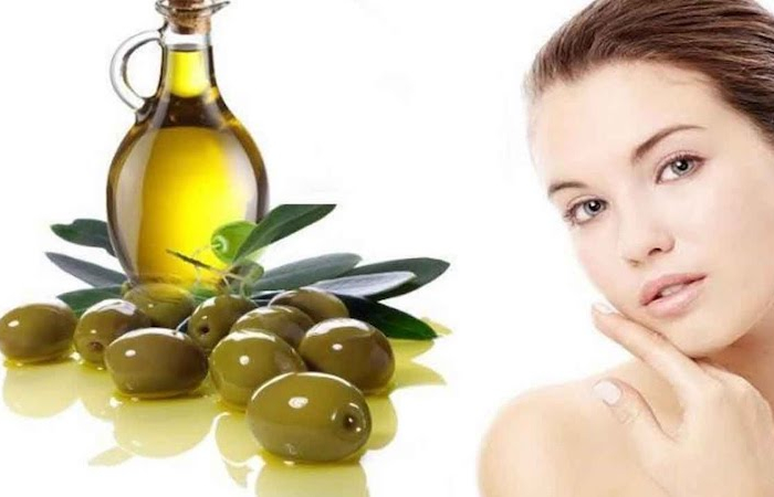 l'huile d'olive aide pour la peau de visage qui tombe femme aux yeux bleus