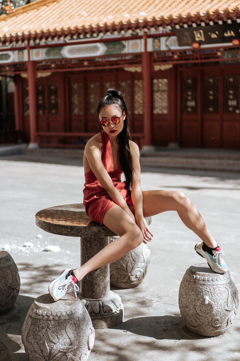 jumpsuit red color white sneakers woman mirror sunglasses