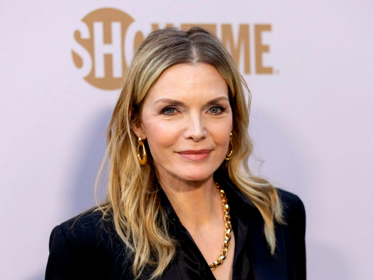 coupe cheveux fins femme 60 ans michelle pfeiffer.jpg