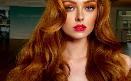 femme rousse couleur de cheveux moderne 2025