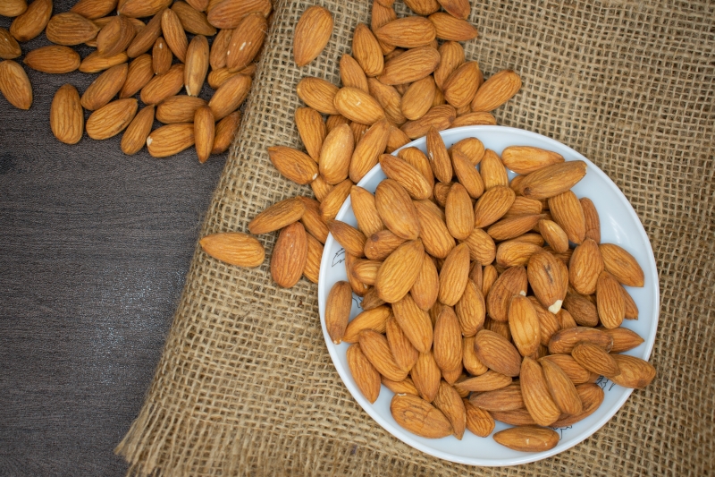 eat almonds for the benefits of hair properties
