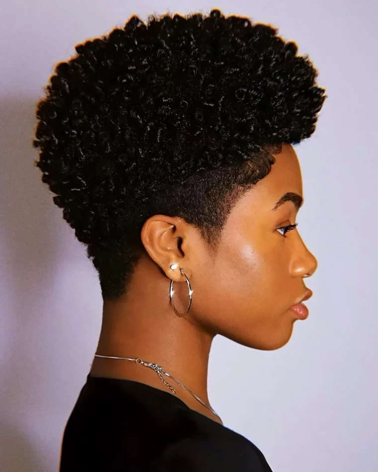 modele de coupe de cheveux court femme afro