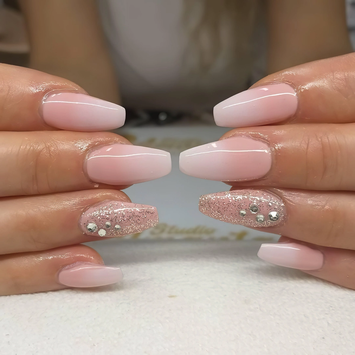 ongle mariage baby boomer technique vernis degrade rose et blanc