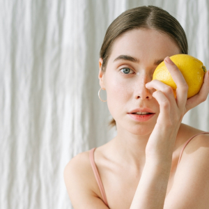 Bienfait du citron sur la peau ? Notre guide pour une peau saine et belle