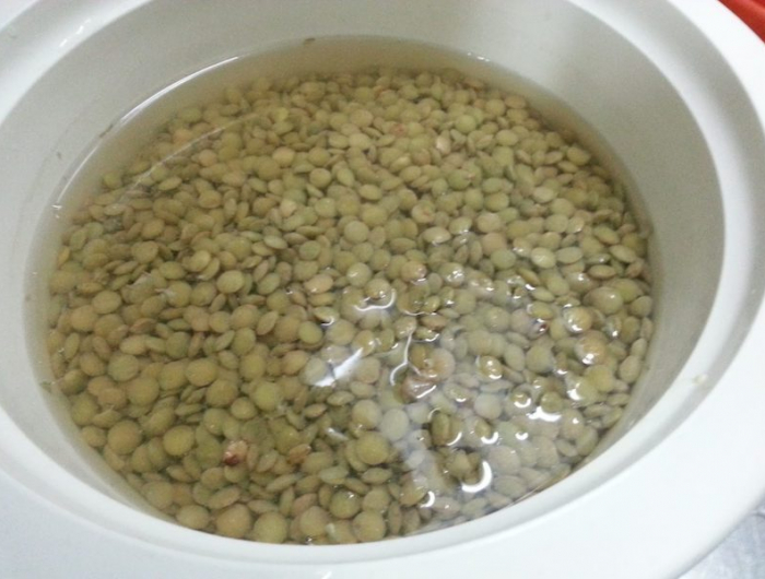 bicarbonate eau lentilles pot avec lentilles