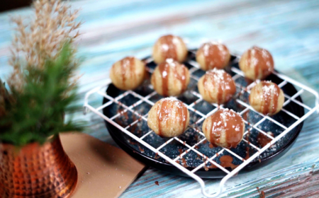 boules de pate d amande au chocolat sur une grille