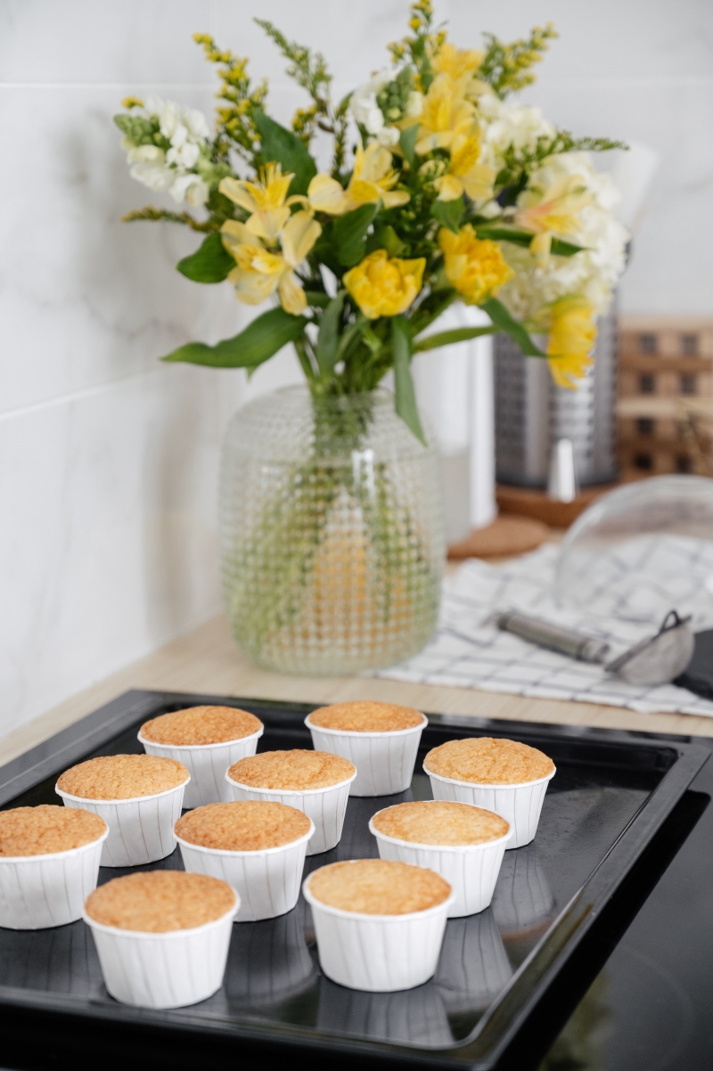 bouquet de fleurs printaniers vase transparent moules a cupcake en papier