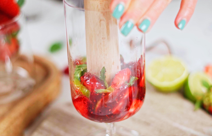 cocktail avec fraise et rhum comment préparer mojito à l avance idée boisson rafraichissante