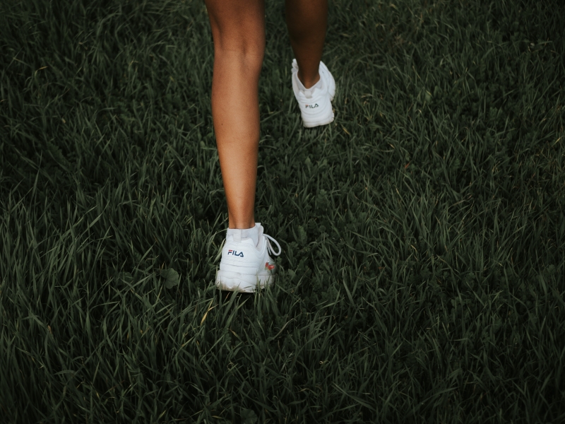 courir sport activite plein air comment nettoyer des baskets blanches pieds femme