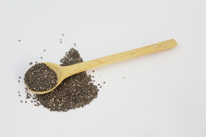 cuillere bois aliments graines de chia proprietes sante bienfaits