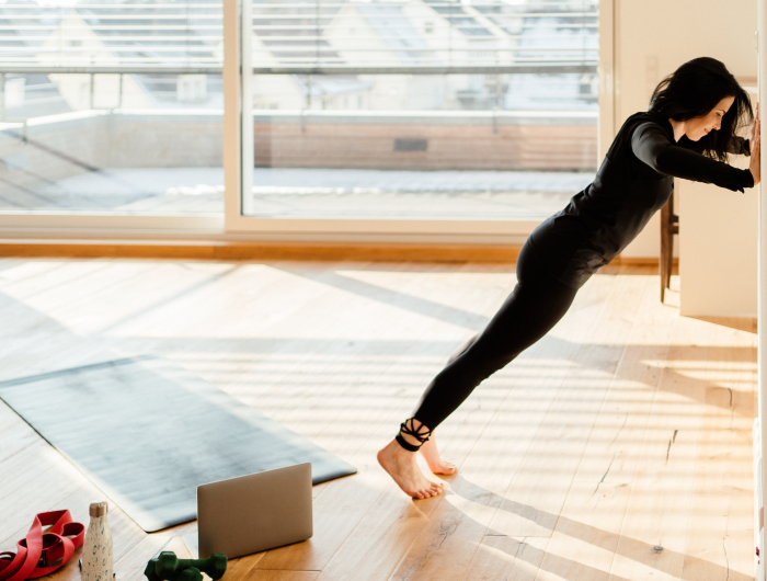 push ups on the wall during home workout