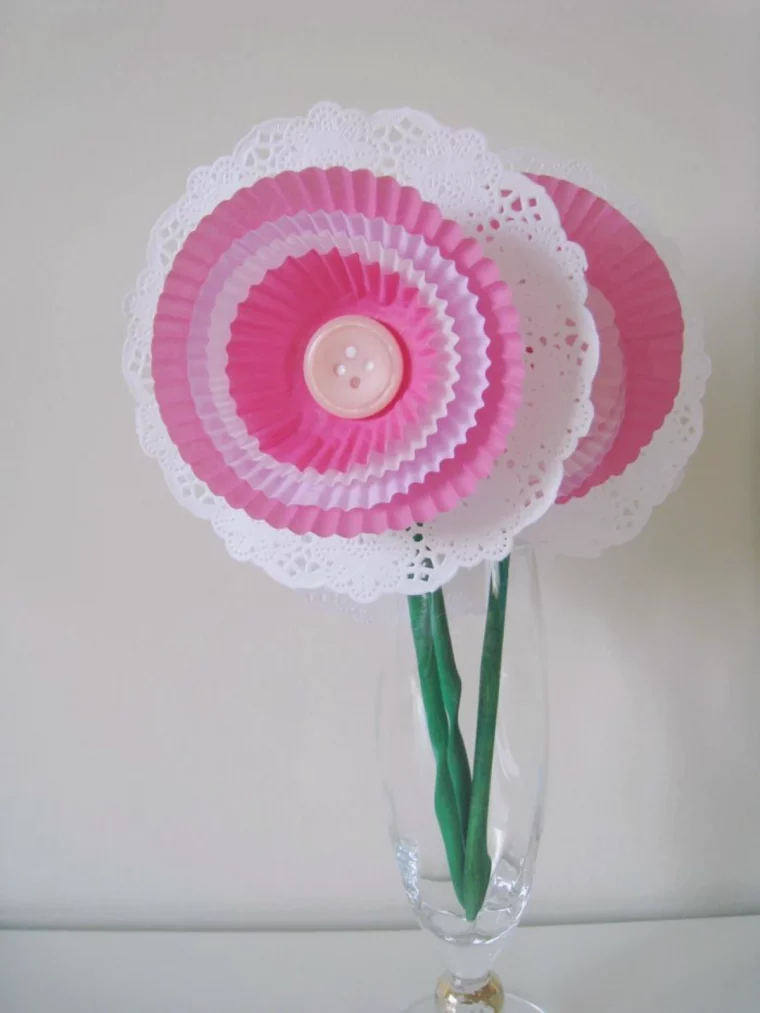 fleurs avec des formes en cupcakes rose et blanche