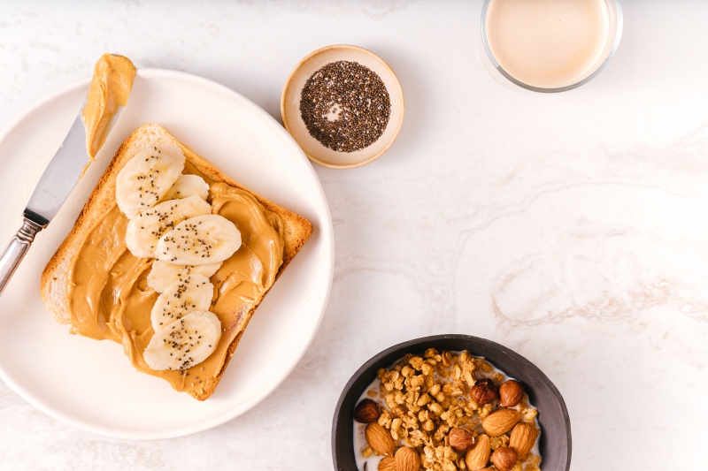 manger equilibre petit dejeuner healthy beurre cacahuette graines chia