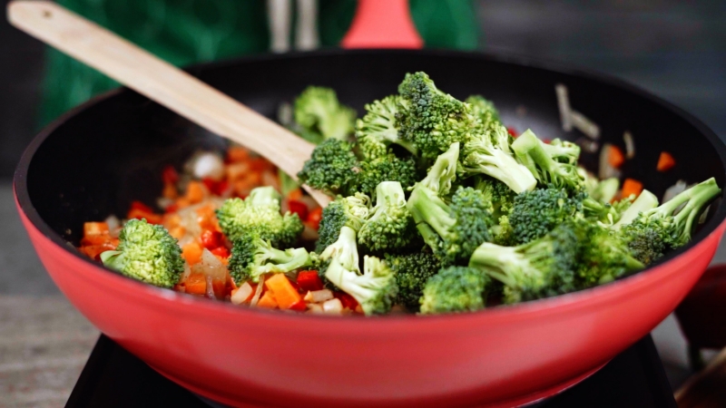 Prepare the stuffing with broccoli vegetables and red onion peppers
