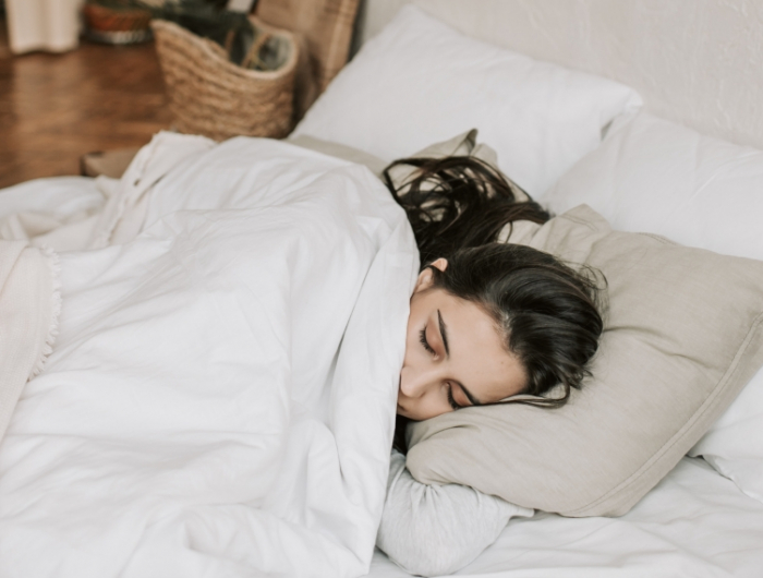 qualite sommeil par jour stress prise de poids femme lit