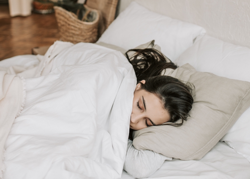 qualite sommeil par jour stress prise de poids femme lit