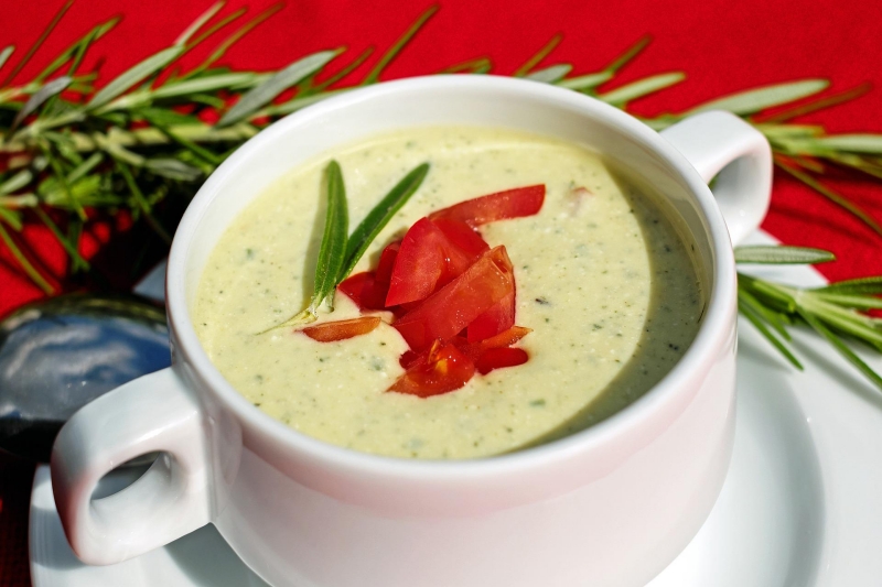 recette de soupe froide facile concombre graines de tournesol aneth frais