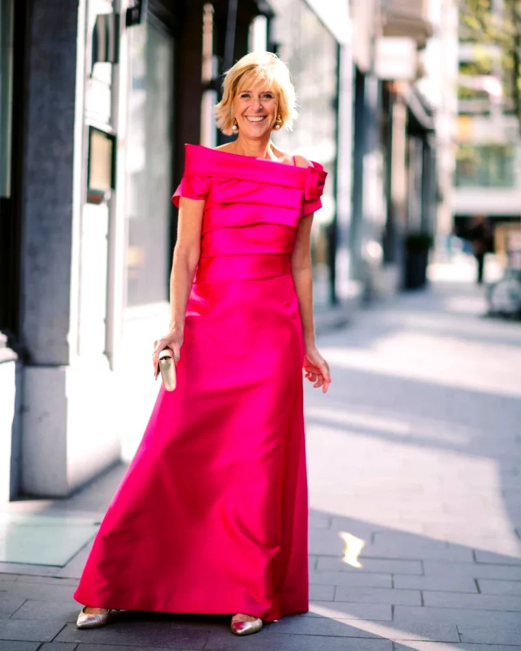robe couleur magenta longue pour femme de 60 ans