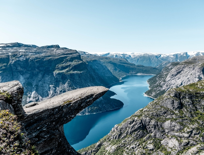sommet enneige montagne fjord norvege visite saison