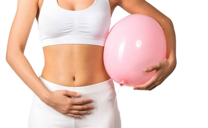 trop de sel dans le corps femme ballonnement balon rose